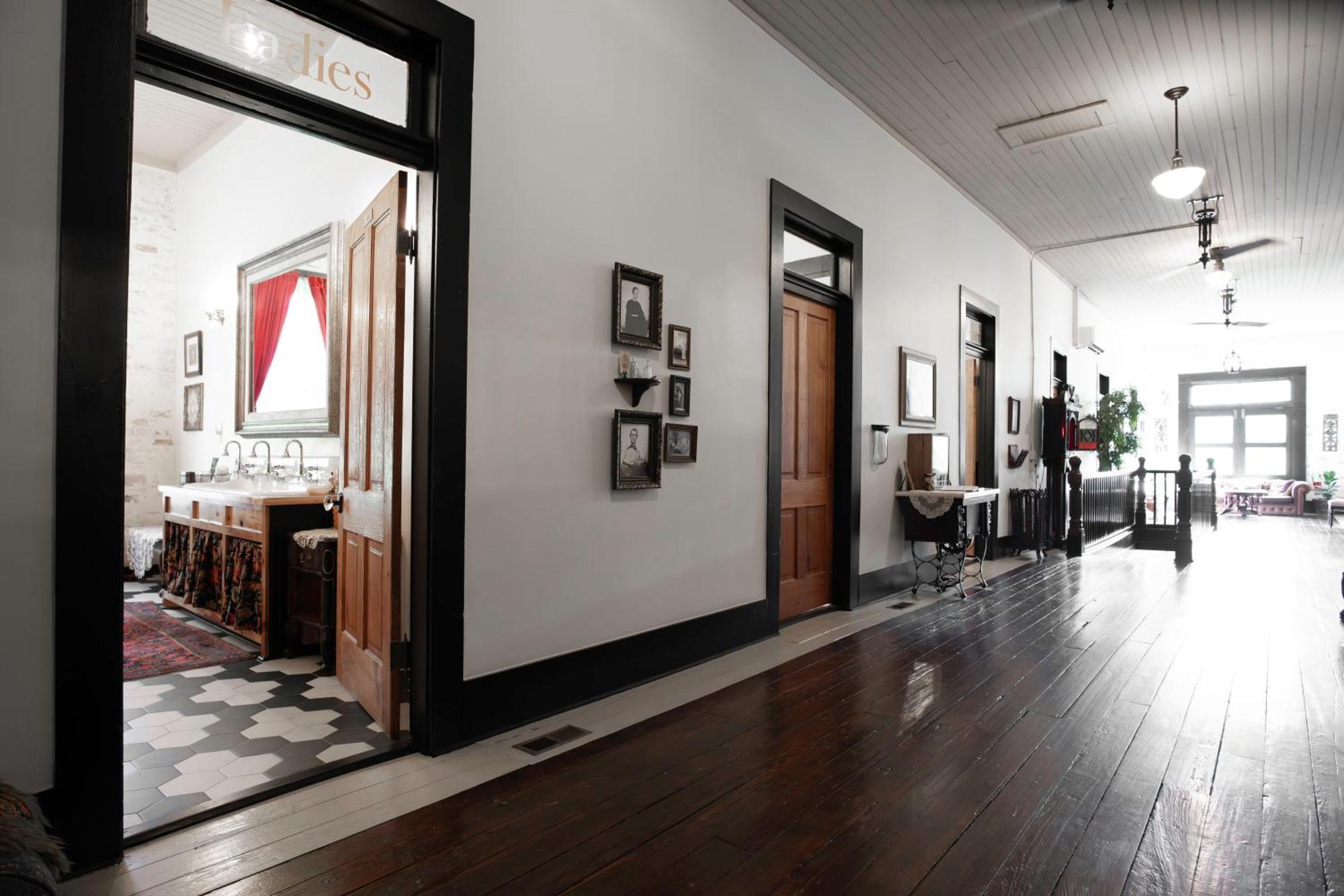 Beard And Lady Inn Chester Экстерьер фото